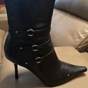 Black Leather Stiletto Pointed Toe Ankle Boots
8.5